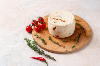 Сыр «Имеретинский особый» с красной аджикой
