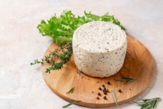 Сыр «Имеретинский особый» с прованскими трава...